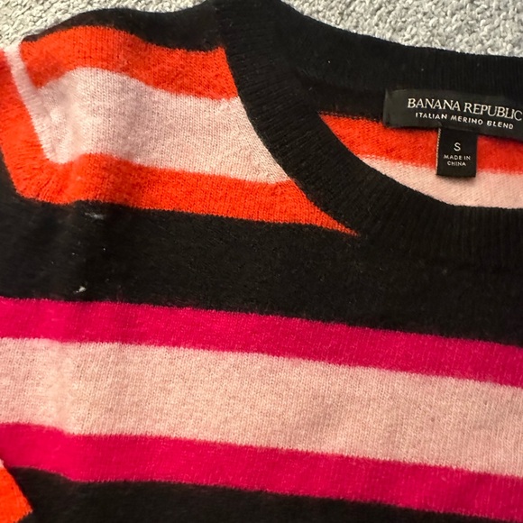 Banana Republic sweater Italian merino blend - Picture 3 of 3